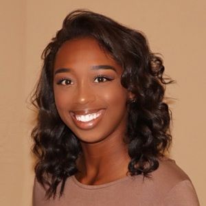 Meet your Posher, Alexyia